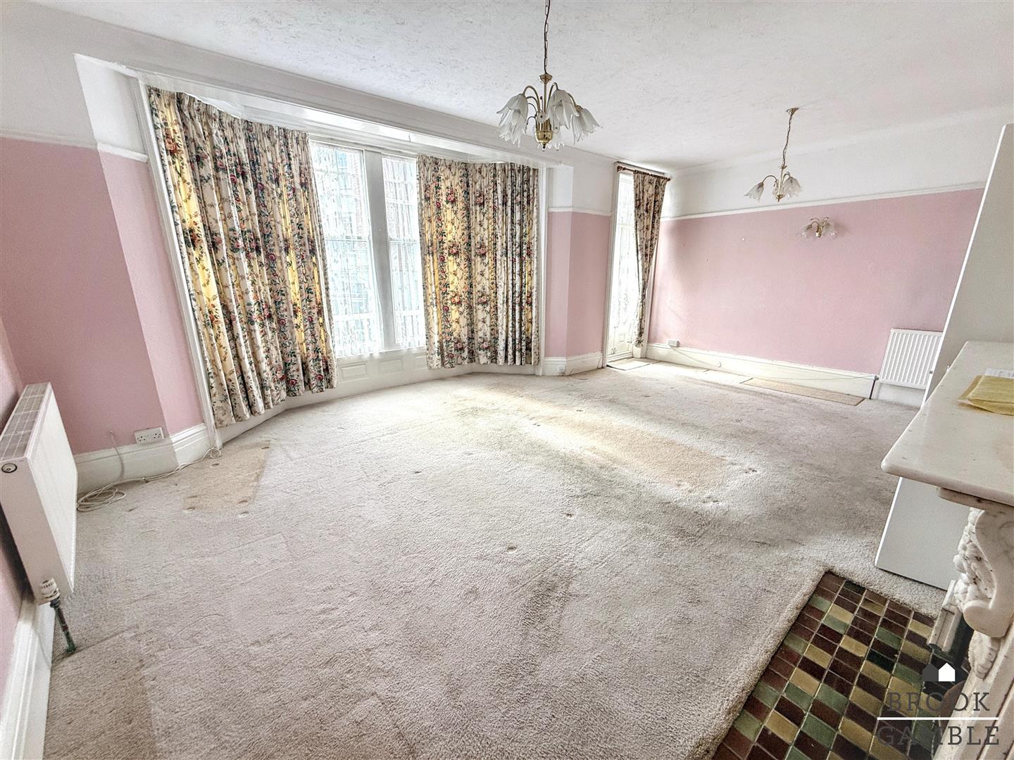 2 Bedroom Apartment - Conversion. Elms Avenue in Eastbourne, East Sussex 3